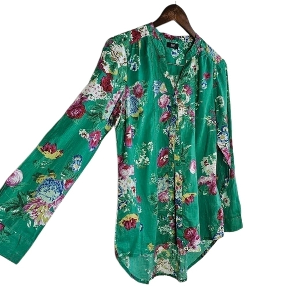 Floral green cotton button down top Made in India - Picture 5 of 11